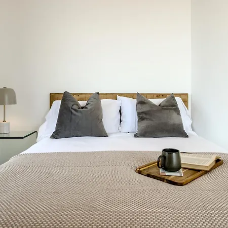 Sagrada Apartment